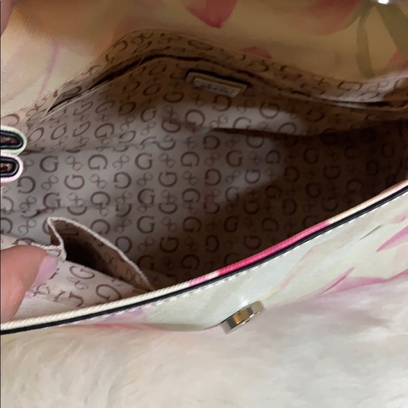 NWOT Guess satchel - Picture 4 of 6